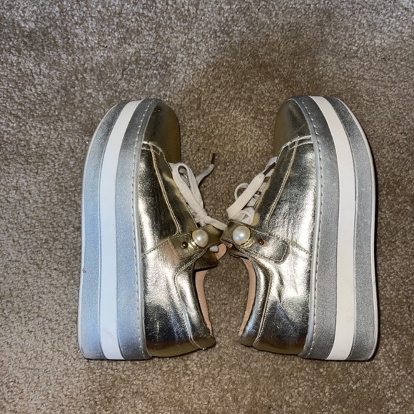 Ladies metallic wedge platform sneakers with pearl accent - Picture 8 of 10
